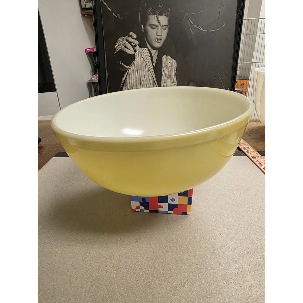 Vintage Pyrex 404 Yellow Primary Mixing Bowl 4 Quart Milk Glass 10.5 Inch - Picture 11 of 11